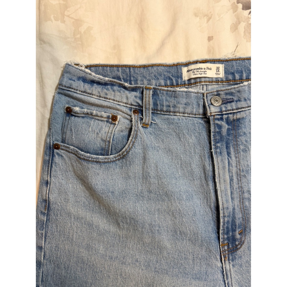Abercrombie & Fitch The 90s Straight Ultra High Rise Jeans Light Wash 32/14